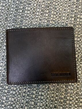 Steve Madden Brown Genuine‎ Leather Passcase Wallet. RFID Protection. NWOT